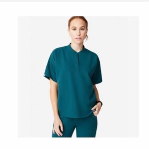 Figs scrub top
